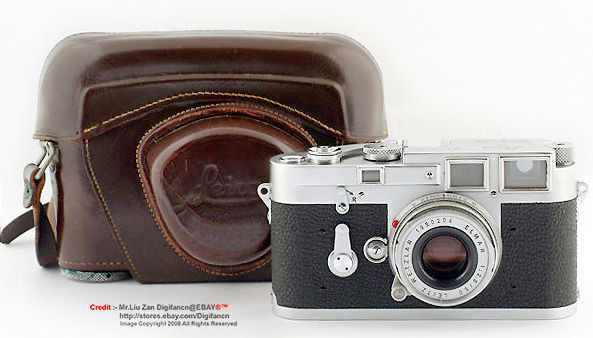 An original rare and highly collectible set of Leica M3-700131 double stroke early model