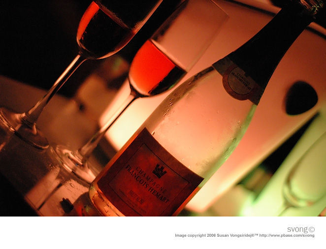 Still life with a
Nikon D70 , Nikkor 50mm f/1.8D lens by Susan Vongsiridej