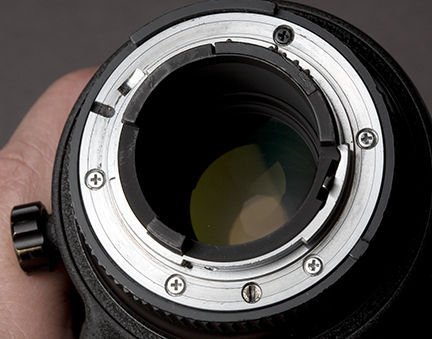Rear metal lens mount of Nikon AF Zoom Nikkor 80-200mm f/2.8D Dual RIng design