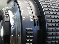 Lens detail features - Metal lens mount and Minimum aperture Lock