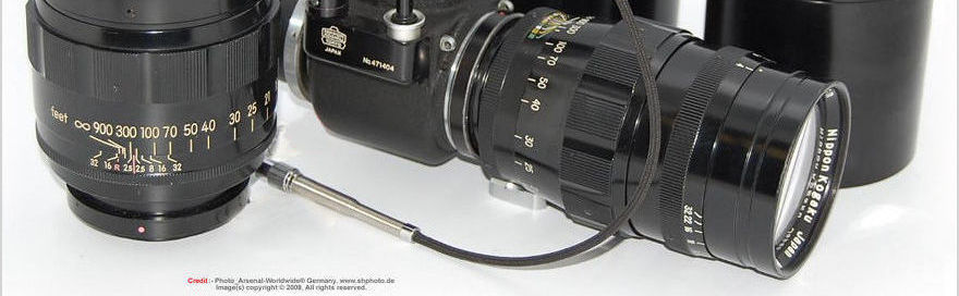 Nikon Accessories : Nikon Reflex Housing Model 2 with RF Nikkor 180mm f/2.5 & 250mm f/4.0 telephoto lens - Picture Section two loading ...