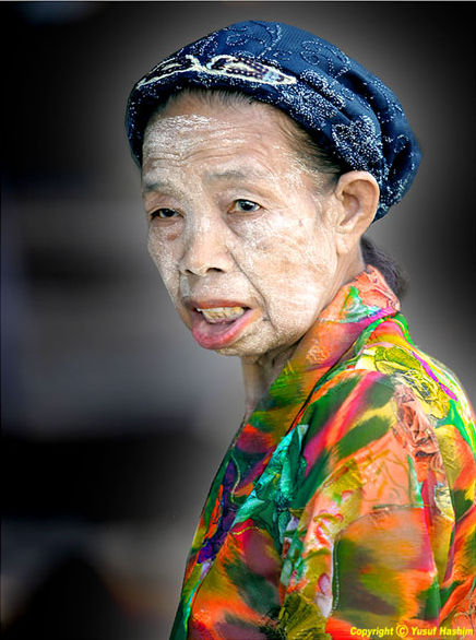 3929-Minahasa-Woman.jpg
