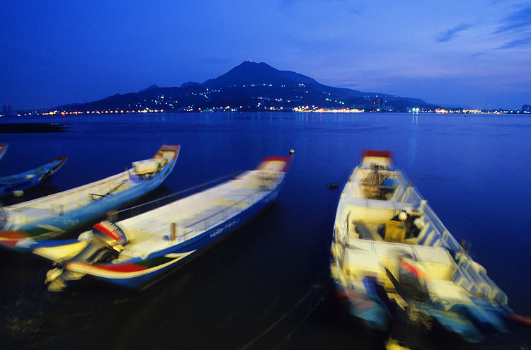 rocking boats at bay .. by Lin Chia-Yi from Taiwan