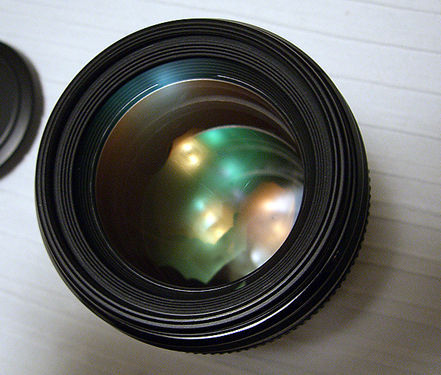 Front lens element of Canon EF 85mm f/1.8