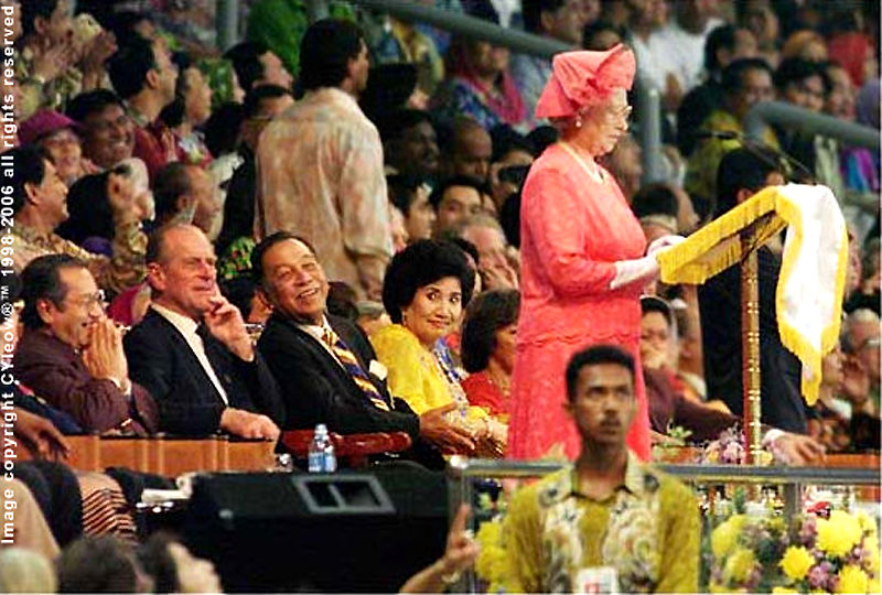 A light moment during the Speech by Her Majesty the Queen of Great Britain