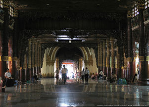 Shwedagon pagoda entrance main hall