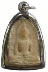 A rather rare white based  Phra Soomkor