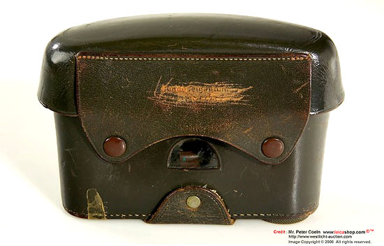 Rear section view of the Olive Green camera case for Leica M3 Olive Bundeseigentum outfit, 1959