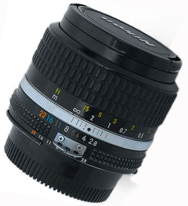 Manual Focus Nikkor 35mm f/2.8s wideangle lens